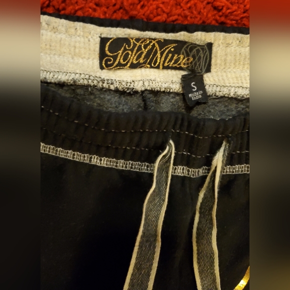 Women's Capri Sweatpants - Picture 2 of 3